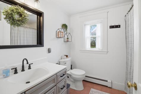560 W Auburn Road Auburn ME 04210