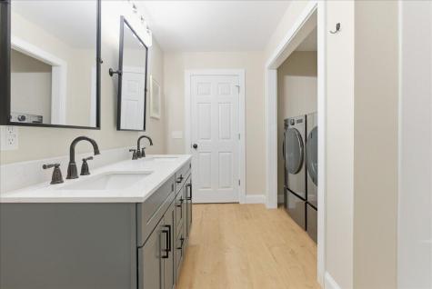 42 Durham Road Freeport ME 04032