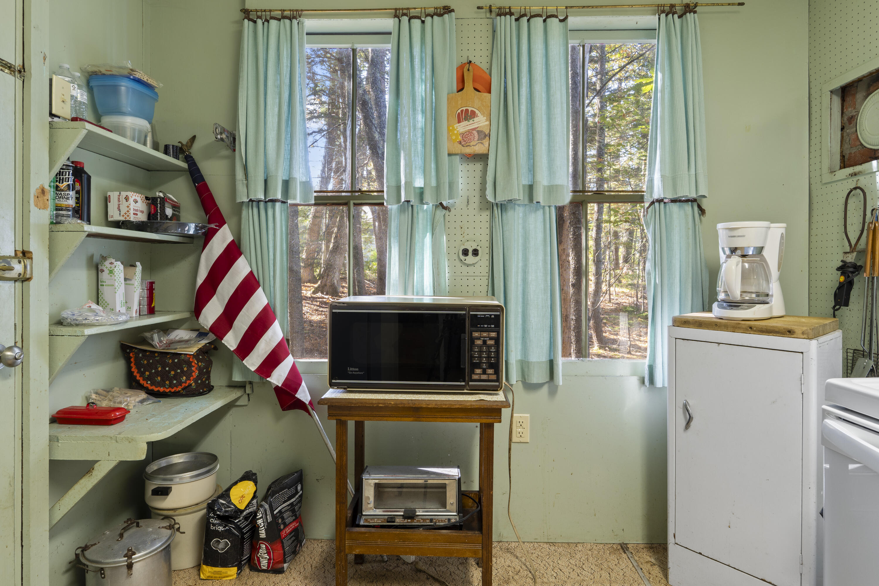 19 Riverside Avenue Edgecomb ME 04556