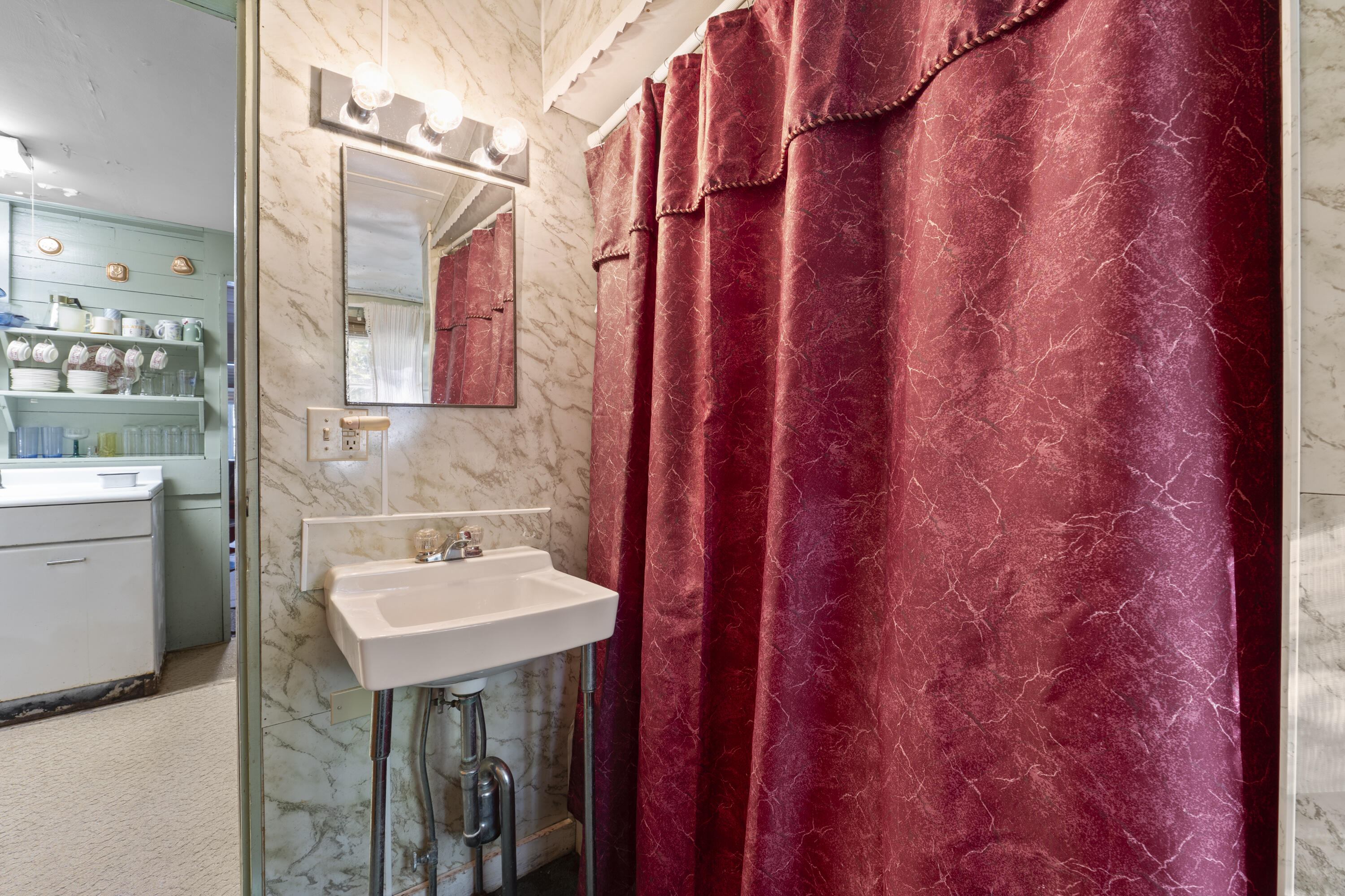 19 Riverside Avenue Edgecomb ME 04556