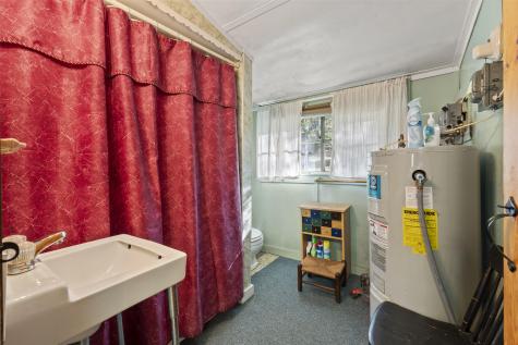 19 Riverside Avenue Edgecomb ME 04556