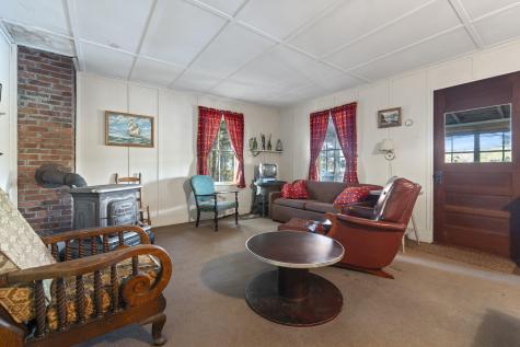 19 Riverside Avenue Edgecomb ME 04556