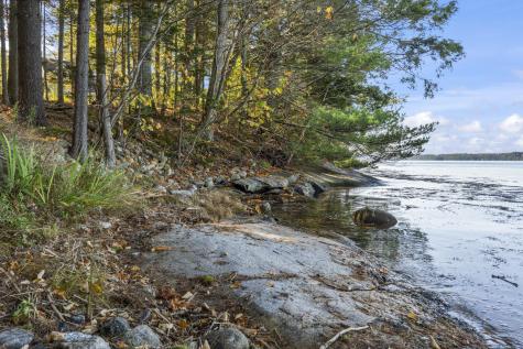 19 Riverside Avenue Edgecomb ME 04556