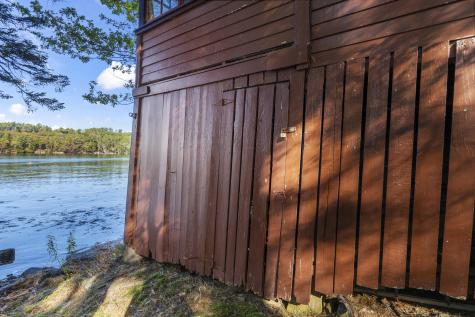 19 Riverside Avenue Edgecomb ME 04556