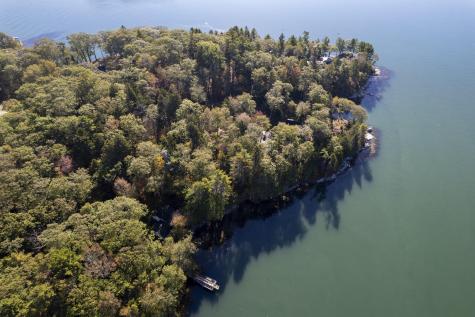 19 Riverside Avenue Edgecomb ME 04556