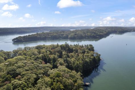 19 Riverside Avenue Edgecomb ME 04556