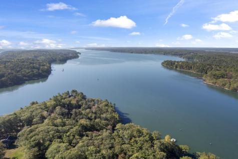 19 Riverside Avenue Edgecomb ME 04556