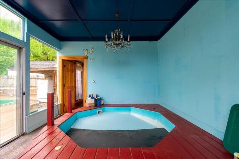 22 Brooks Way Owls Head ME 04854