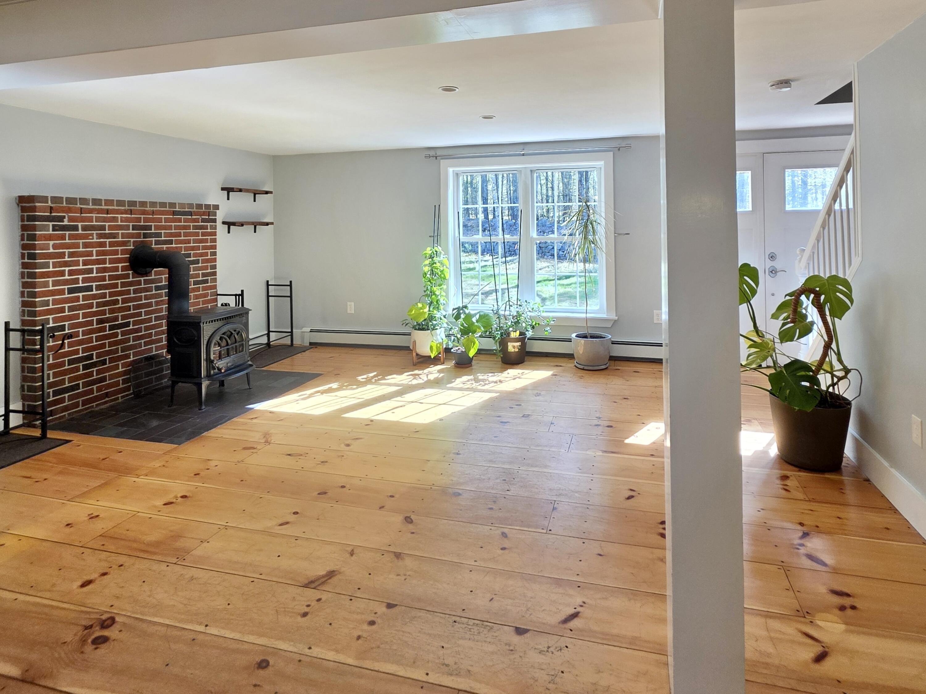 319 N Raymond Road Raymond ME 04071
