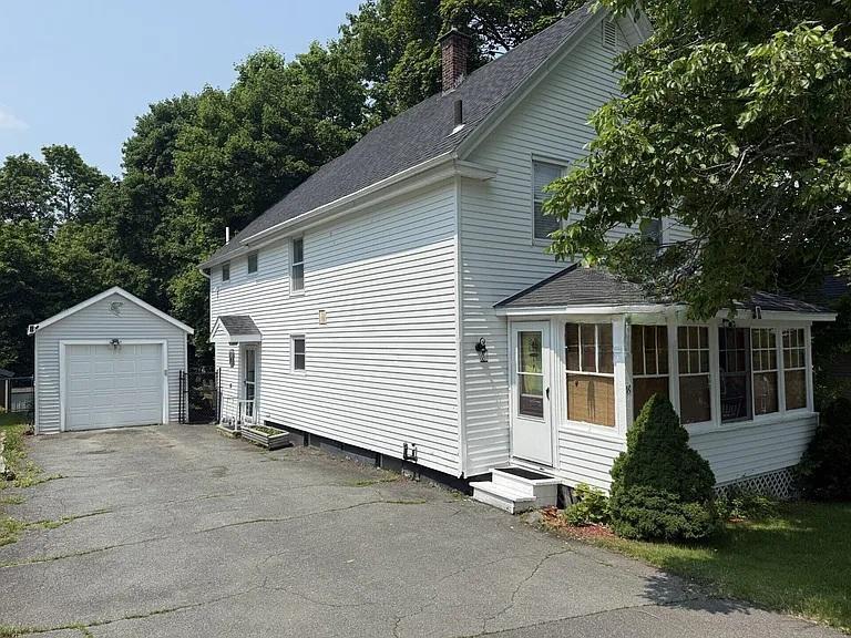 19 Thomas Hill Road Bangor ME 04401