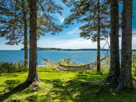 250 Davis Point Road Cushing ME 04563