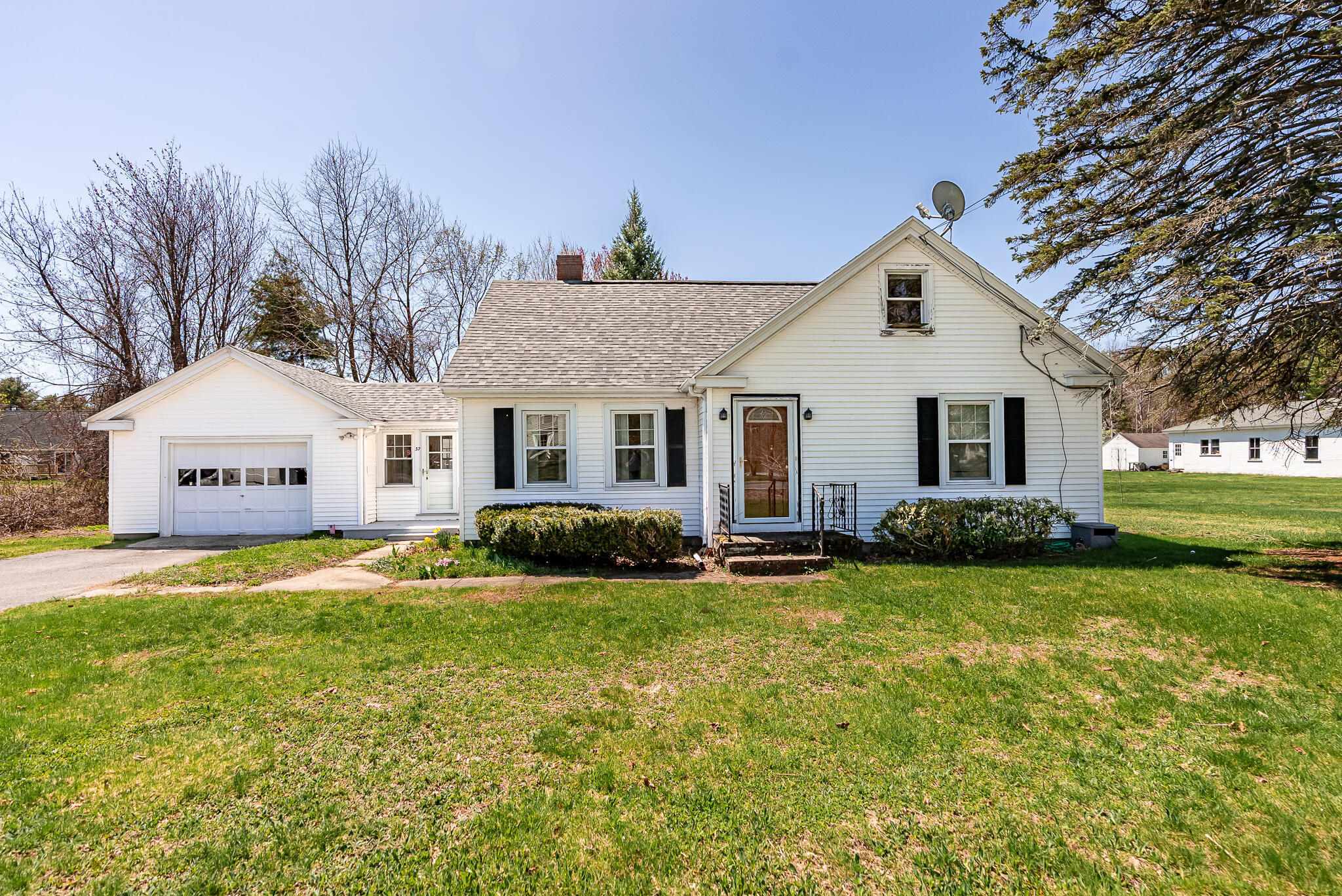 37 Shaker Road Gray ME 04039