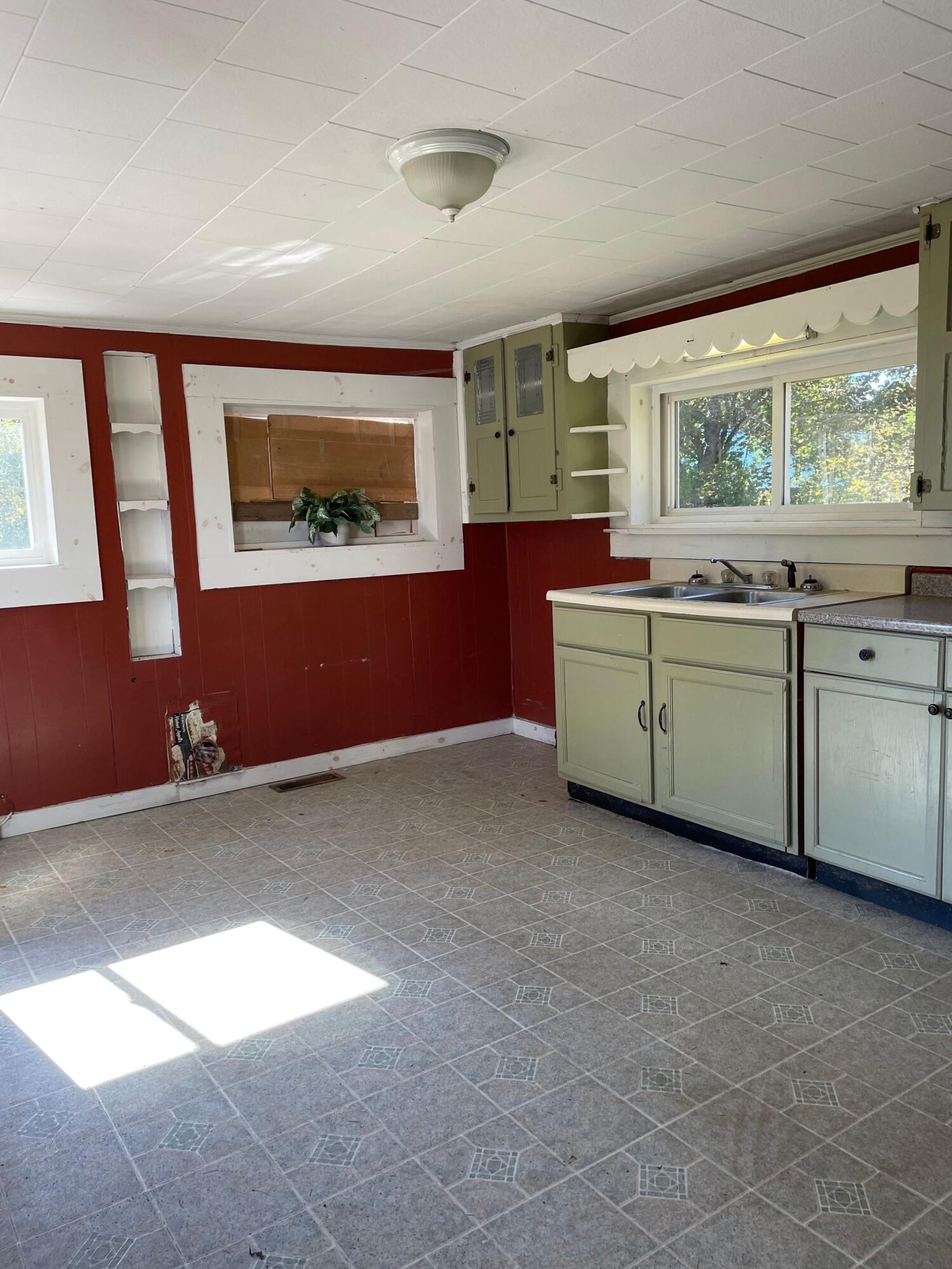 33 Pleasant Street Calais ME 04619