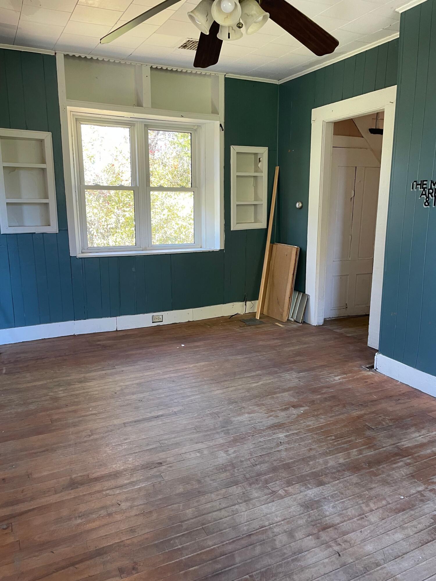 33 Pleasant Street Calais ME 04619