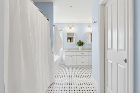 8 Garden Way Falmouth ME 04105