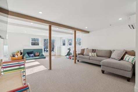 8 Garden Way Falmouth ME 04105