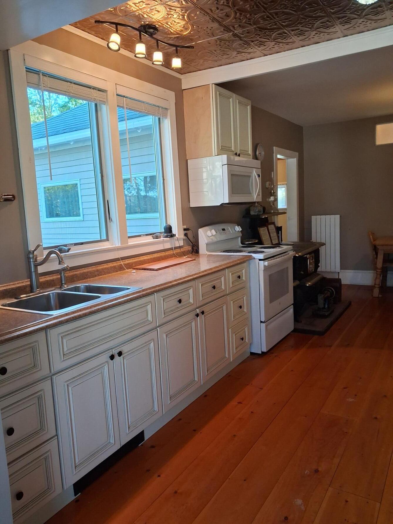 5 Penniman Road Bristol ME 04554