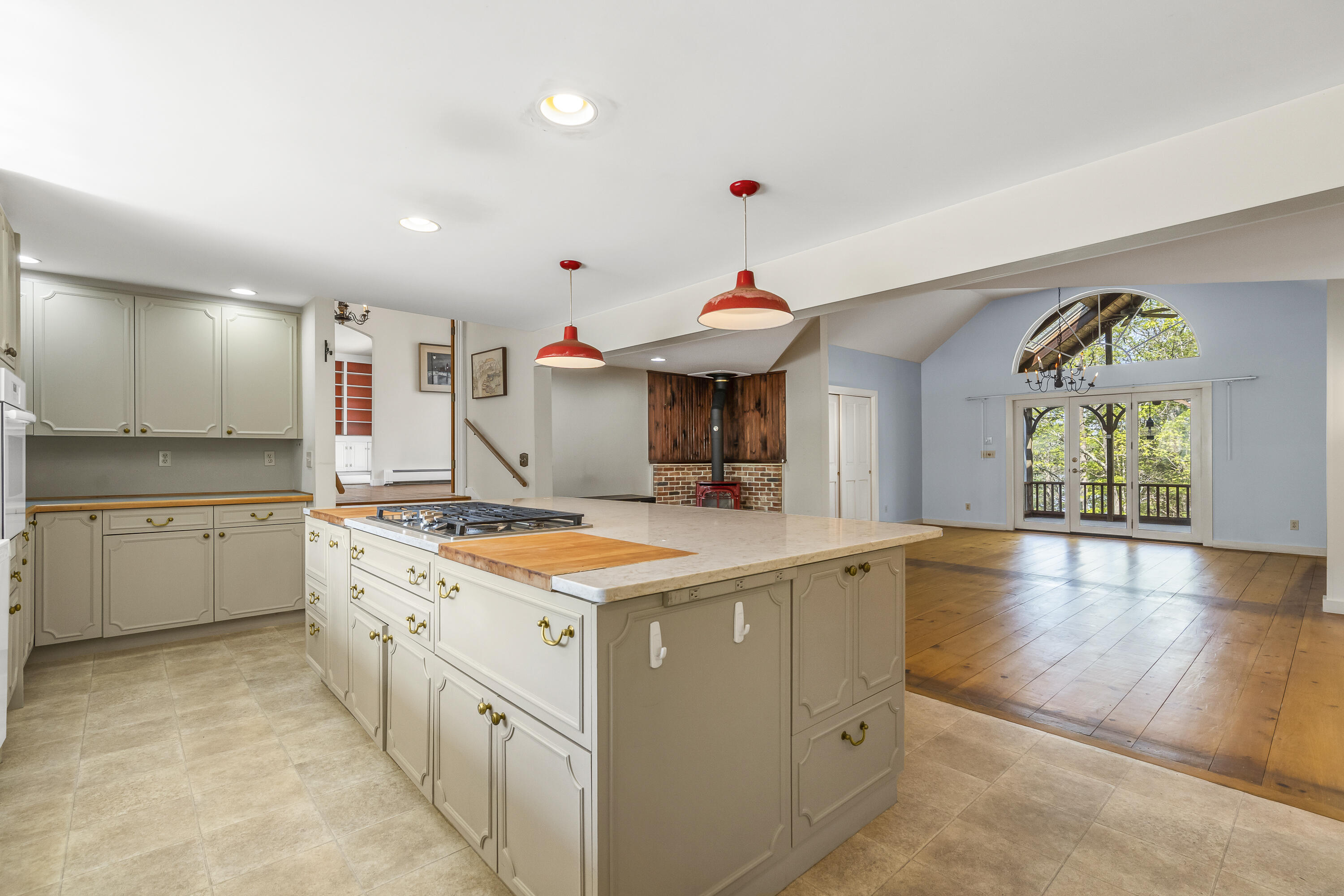31 Woodward Farm Road Bristol ME 04539