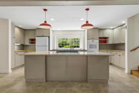 31 Woodward Farm Road Bristol ME 04539