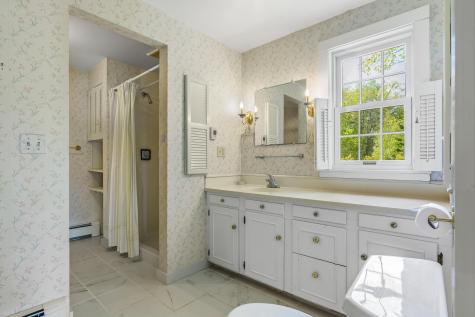 31 Woodward Farm Road Bristol ME 04539