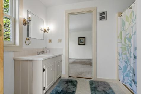 31 Woodward Farm Road Bristol ME 04539