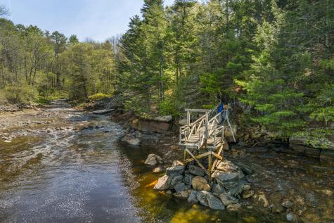 31 Woodward Farm Road Bristol ME 04539