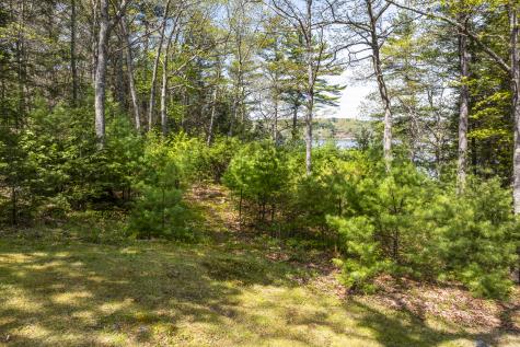 31 Woodward Farm Road Bristol ME 04539