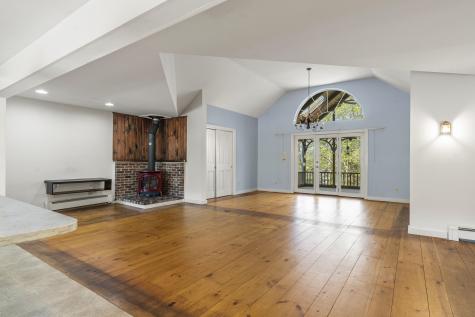 31 Woodward Farm Road Bristol ME 04539