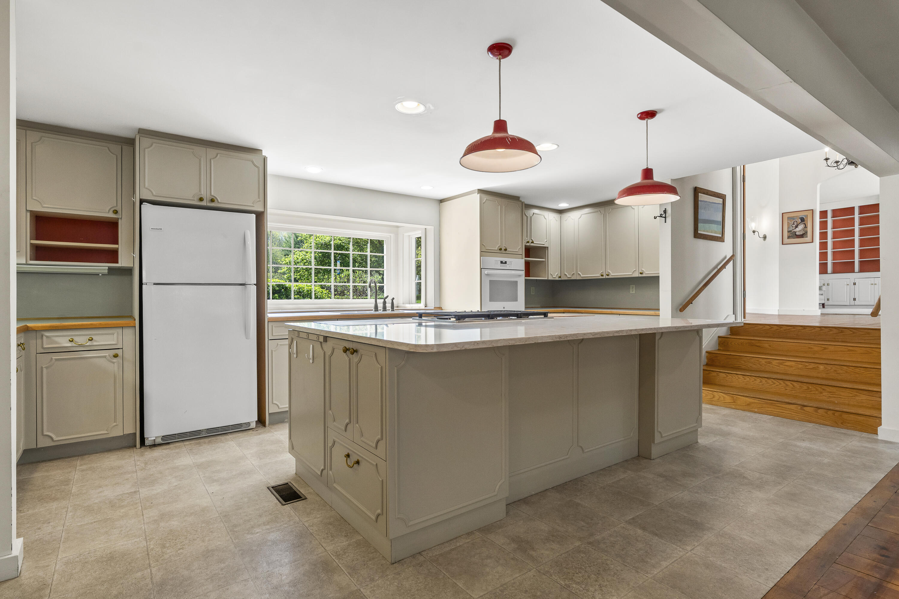 31 Woodward Farm Road Bristol ME 04539