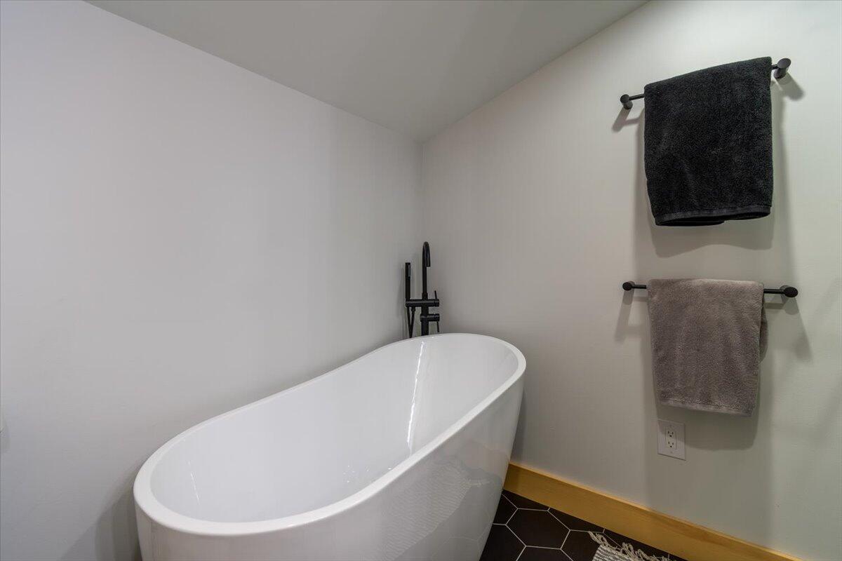 2628 Burkettville Road Appleton ME 04862