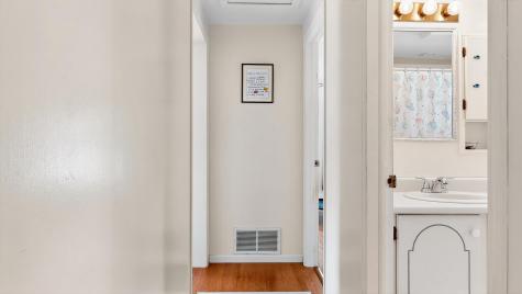 24 Oakland Road Falmouth ME 04105