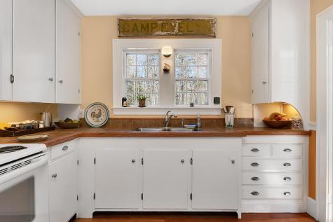 17 Johnson Road Falmouth ME 04105