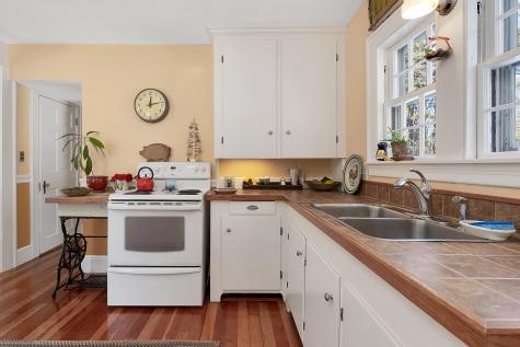 17 Johnson Road Falmouth ME 04105