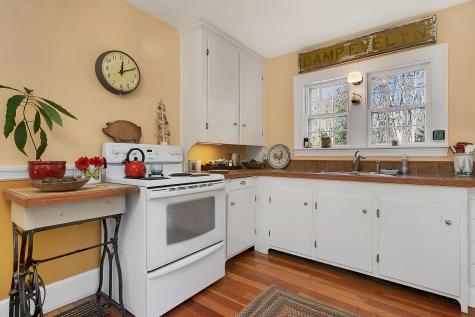 17 Johnson Road Falmouth ME 04105