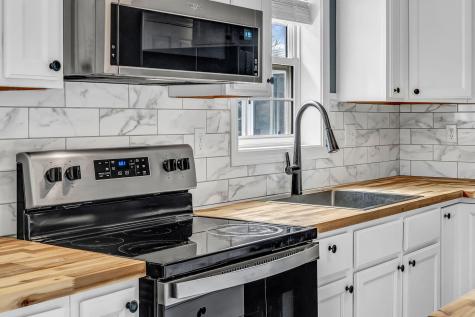 8 Meadow Way Rockland ME 04841