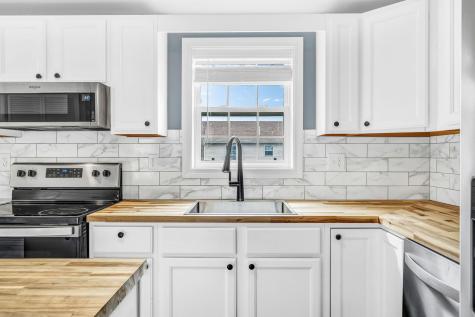 8 Meadow Way Rockland ME 04841