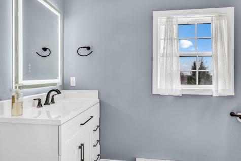 8 Meadow Way Rockland ME 04841