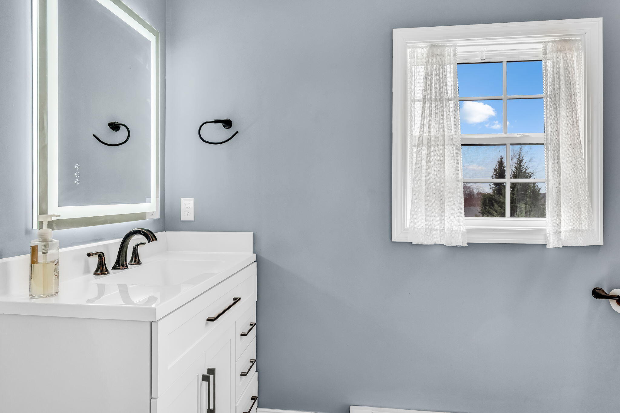 8 Meadow Way Rockland ME 04841