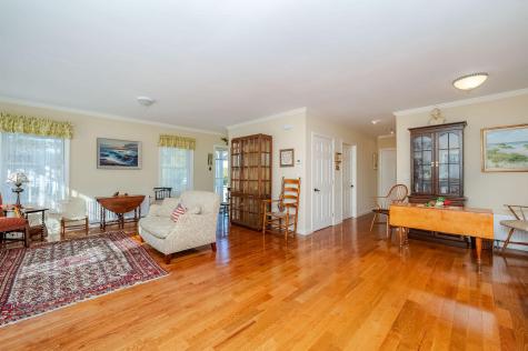 10 Crescent View Avenue Cape Elizabeth ME 04107