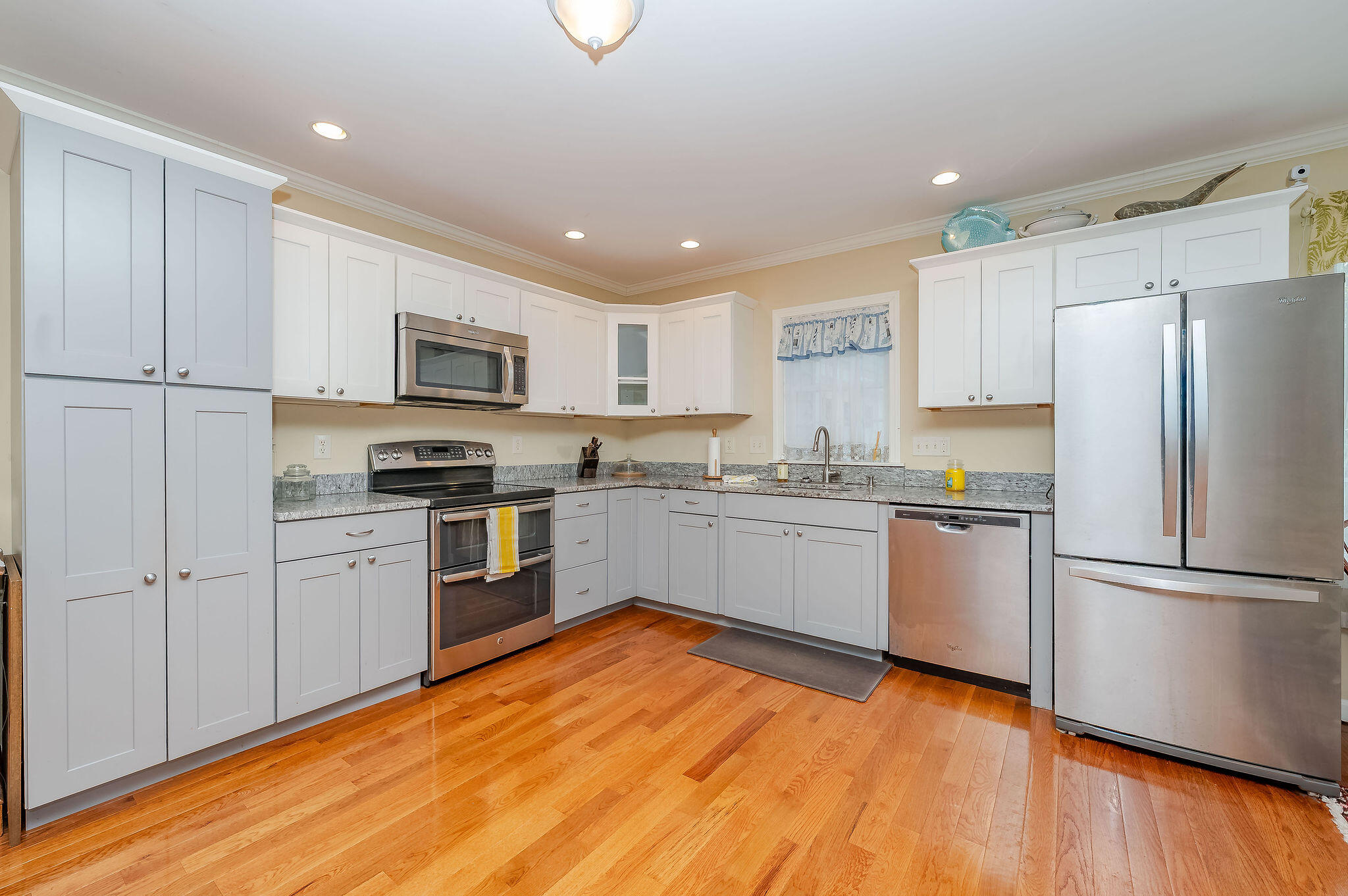 10 Crescent View Avenue Cape Elizabeth ME 04107