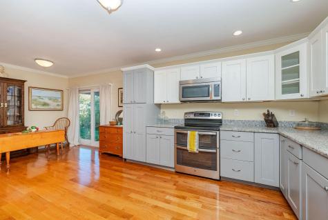 10 Crescent View Avenue Cape Elizabeth ME 04107