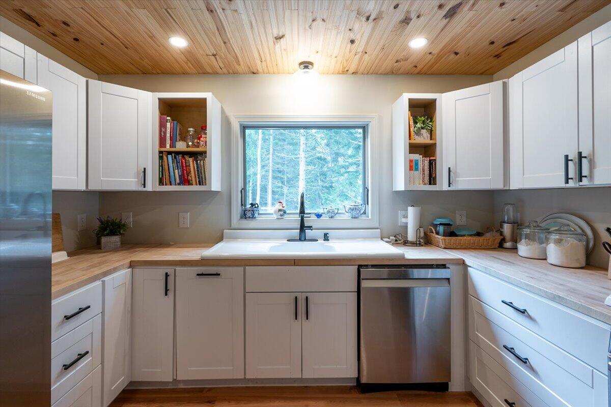 144 Woody Lane Cushing ME 04563