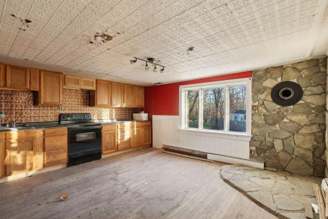 95 Cumberland Street Cornish ME 04020