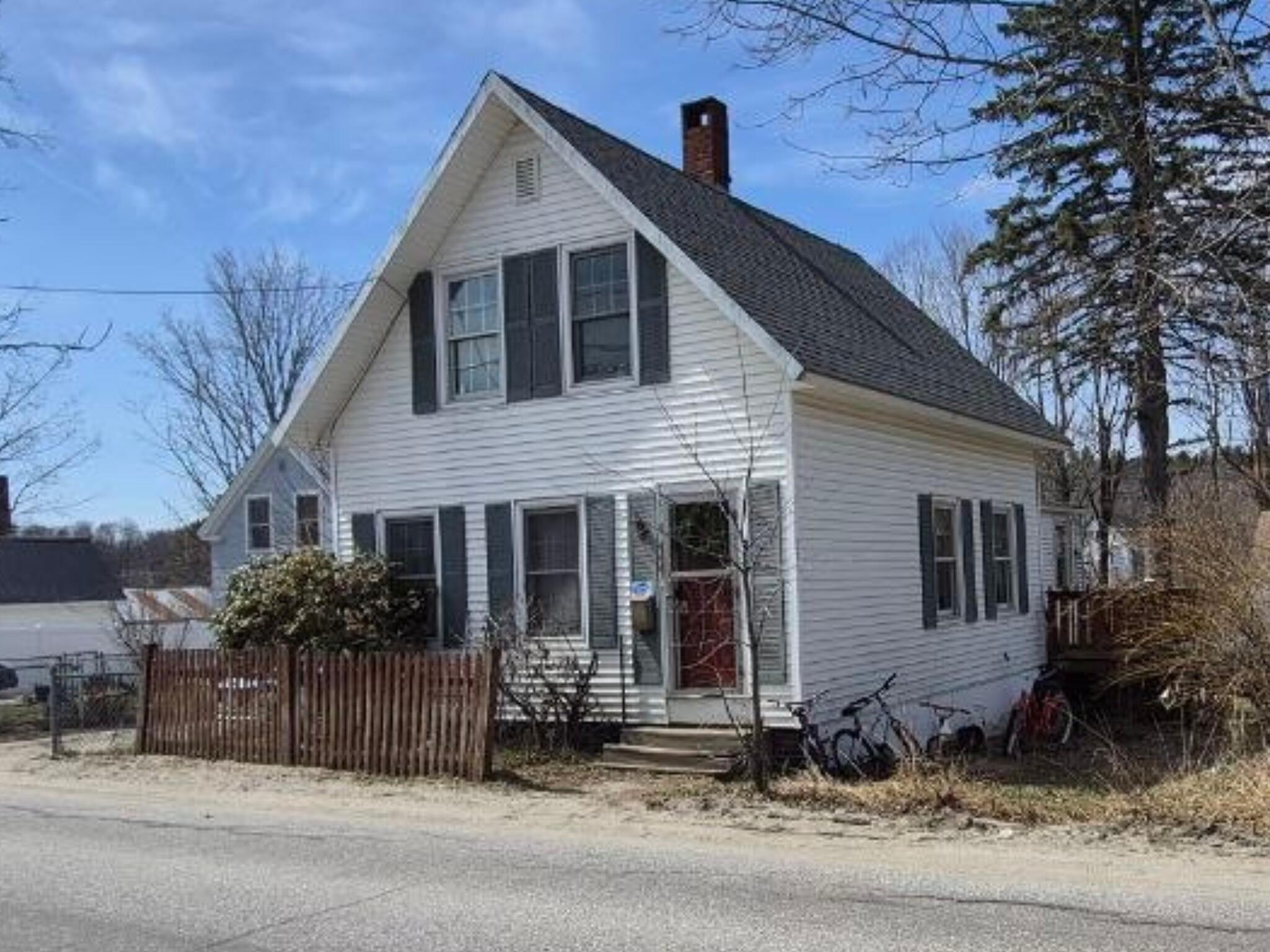 27 Royal Street Winthrop ME 04364