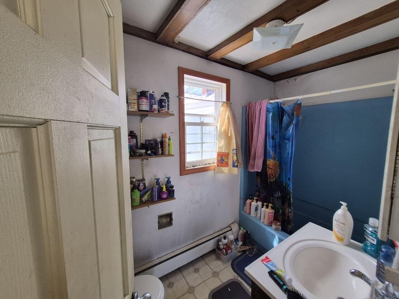 27 Royal Street Winthrop ME 04364