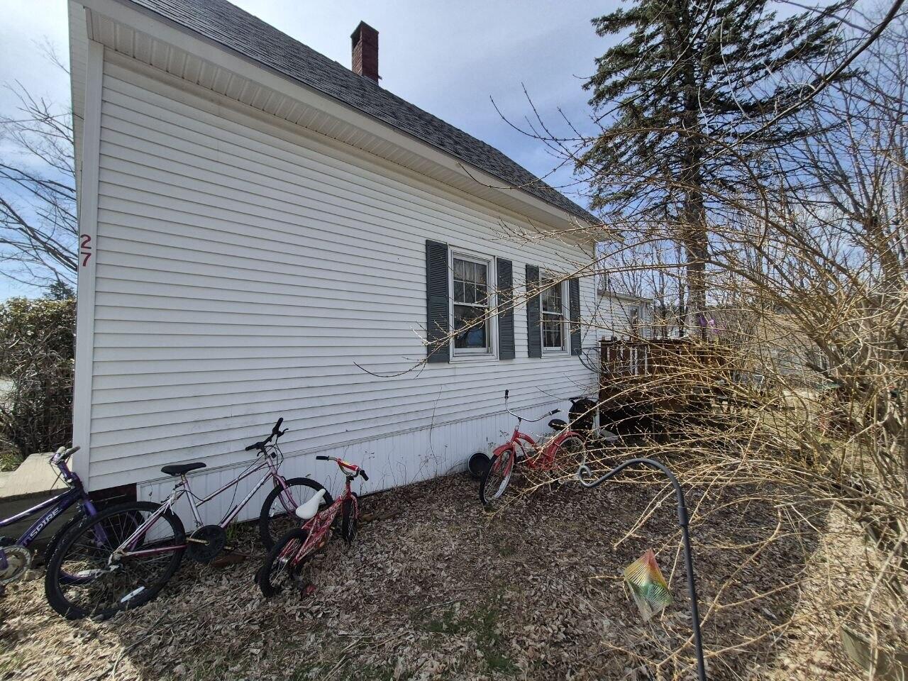 27 Royal Street Winthrop ME 04364
