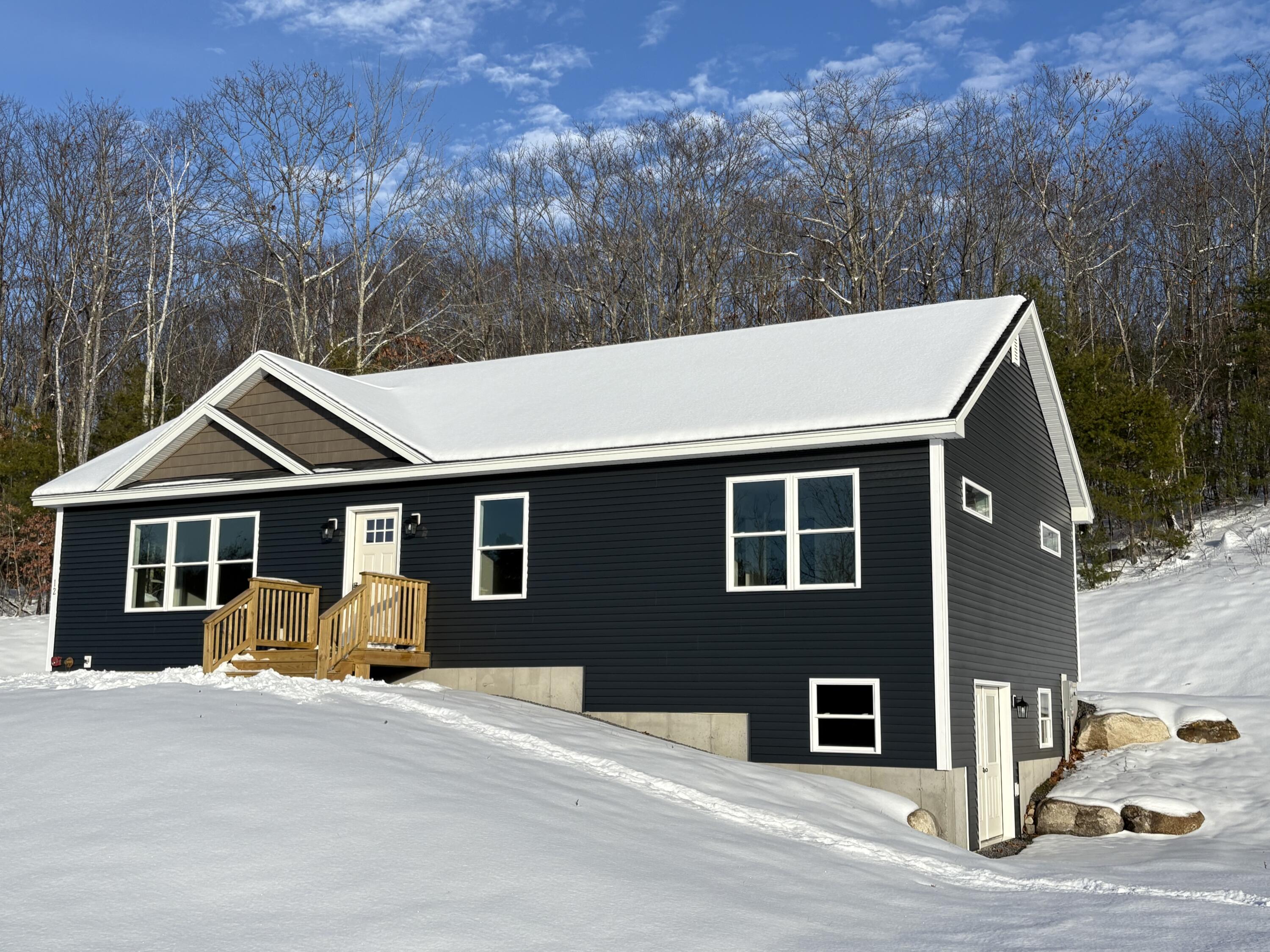 12 Hillside Drive Raymond ME 04071