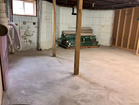 27 W Bates Street Auburn ME 04210