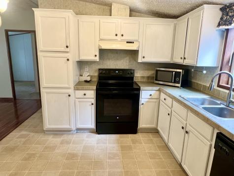 15 Barnett Way Gardiner ME 04345