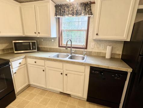 15 Barnett Way Gardiner ME 04345